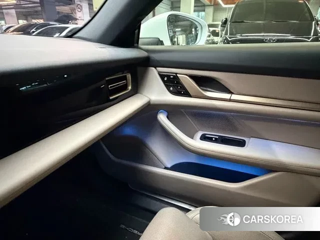 Porsche Taycan id 3691724 из Кореи 8