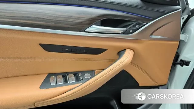 BMW 5 Series (G30) id 3708745 из Кореи 8