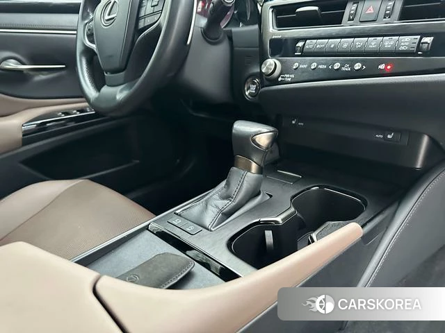 Lexus ES id 4307412 из Китая 8