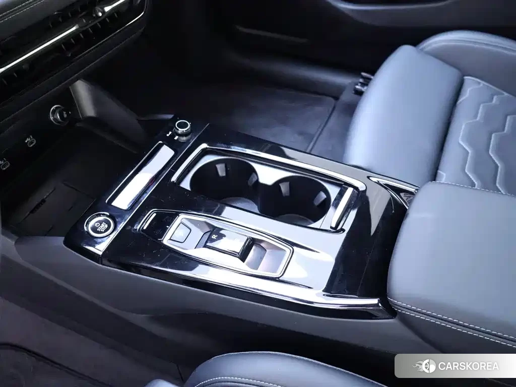 Audi Q6L id 4600385 из Китая 8