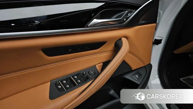 BMW 5 Series (G30) id 3936947 из Кореи 8