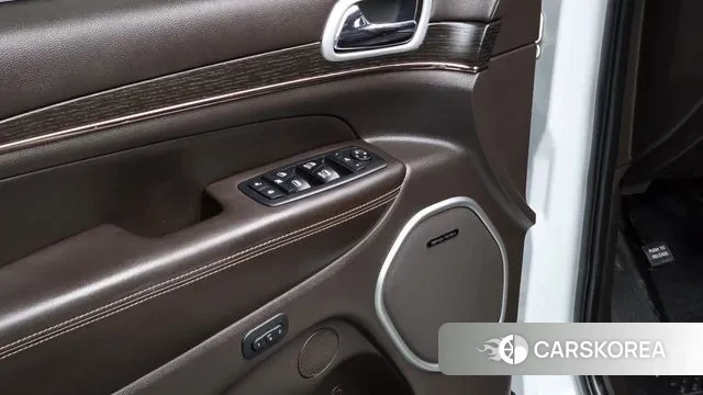 Jeep Grand Cherokee id 3677462 из Кореи 8