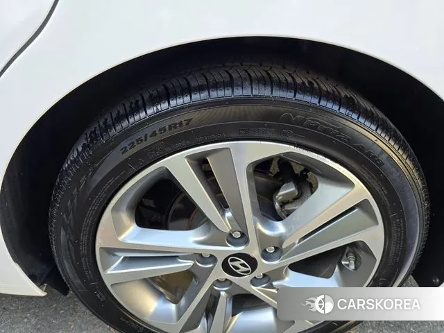 Hyundai Avante AD id 3636822 из Кореи 8