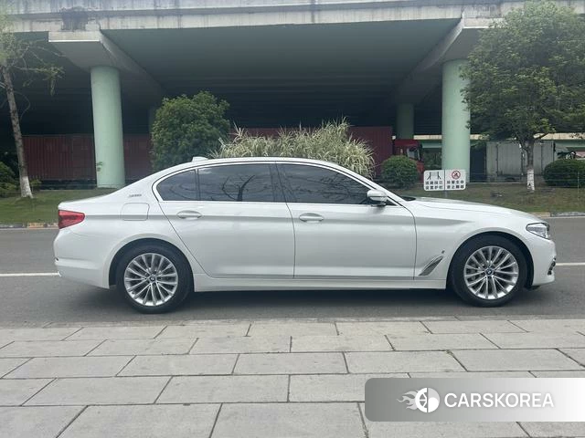 BMW 5 series PHEV id 4215614 из Китая 8