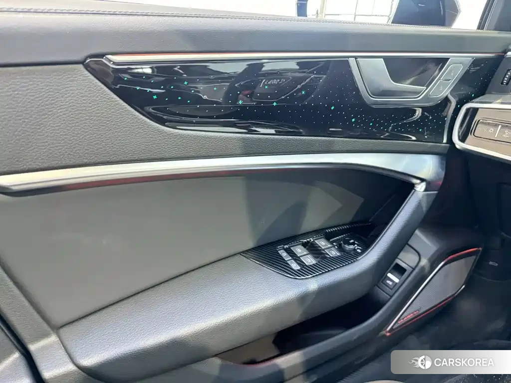 Audi A6L id 4622372 из Китая 8