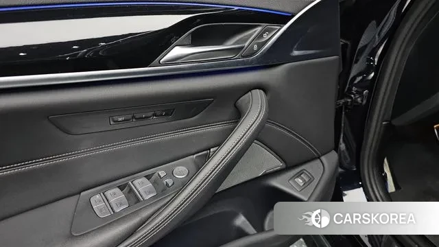 BMW 5 Series (G30) id 3437573 из Кореи 8