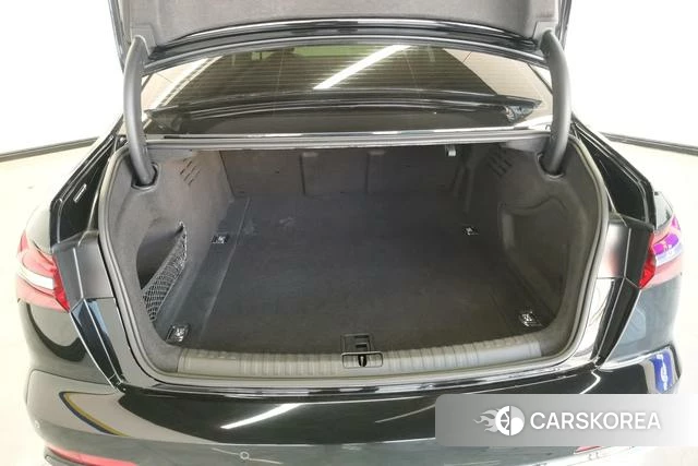 Audi A6L id 3945078 из Китая 8