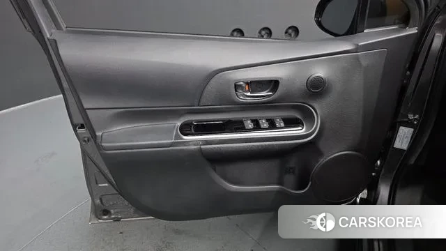 Toyota Prius C id 3449677 из Кореи 8