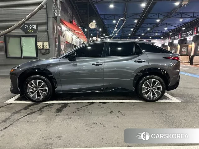 Lexus RZ450e id 3695618 из Кореи 8