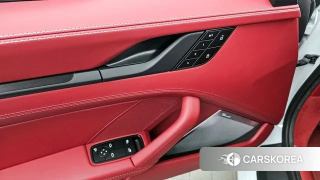 Porsche 911(992) id 3591200 из Кореи 8