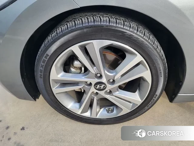 Hyundai Avante AD id 3570805 из Кореи 8