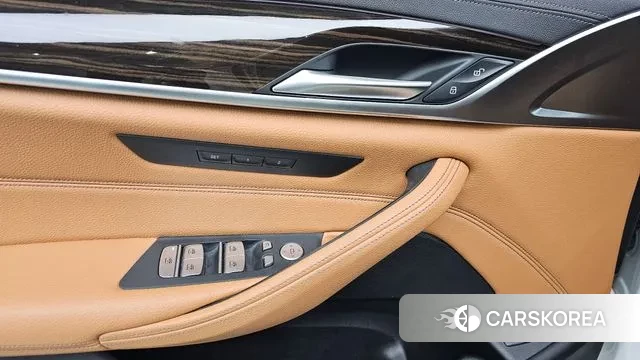 BMW 5 Series (G30) id 3540386 из Кореи 8