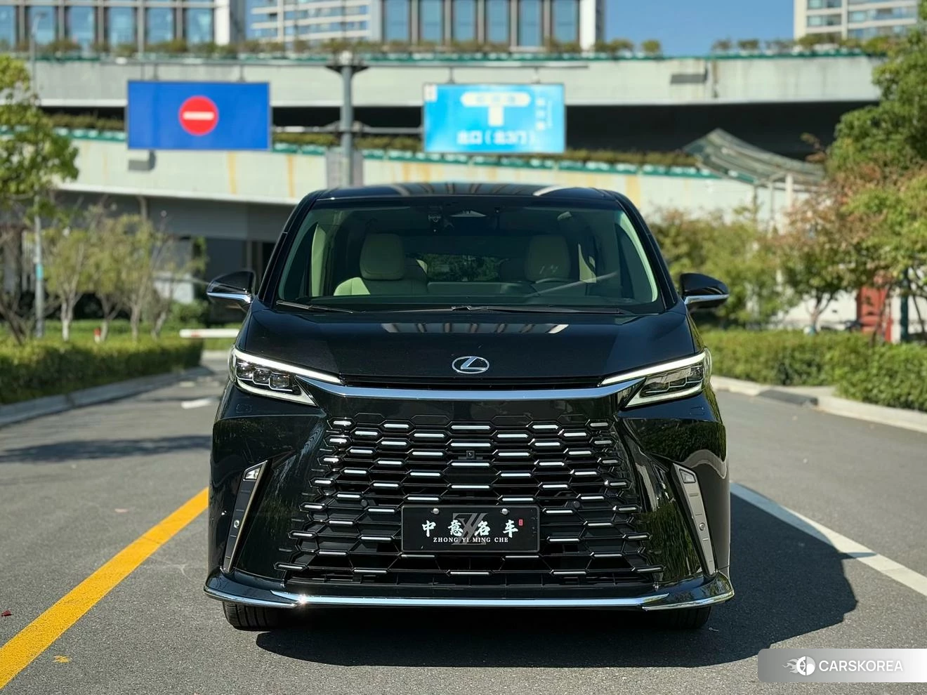 Lexus LM id 4452645 из Китая 8