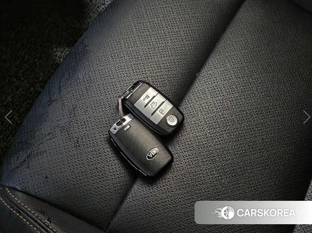 Kia Stonic id 4255228 из Кореи 8