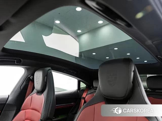 Porsche Taycan id 3353549 из Кореи 8