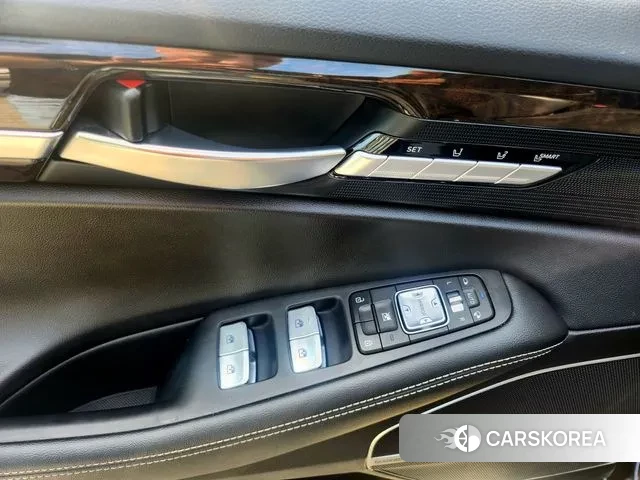 Genesis G90 id 3090610 из Кореи 8