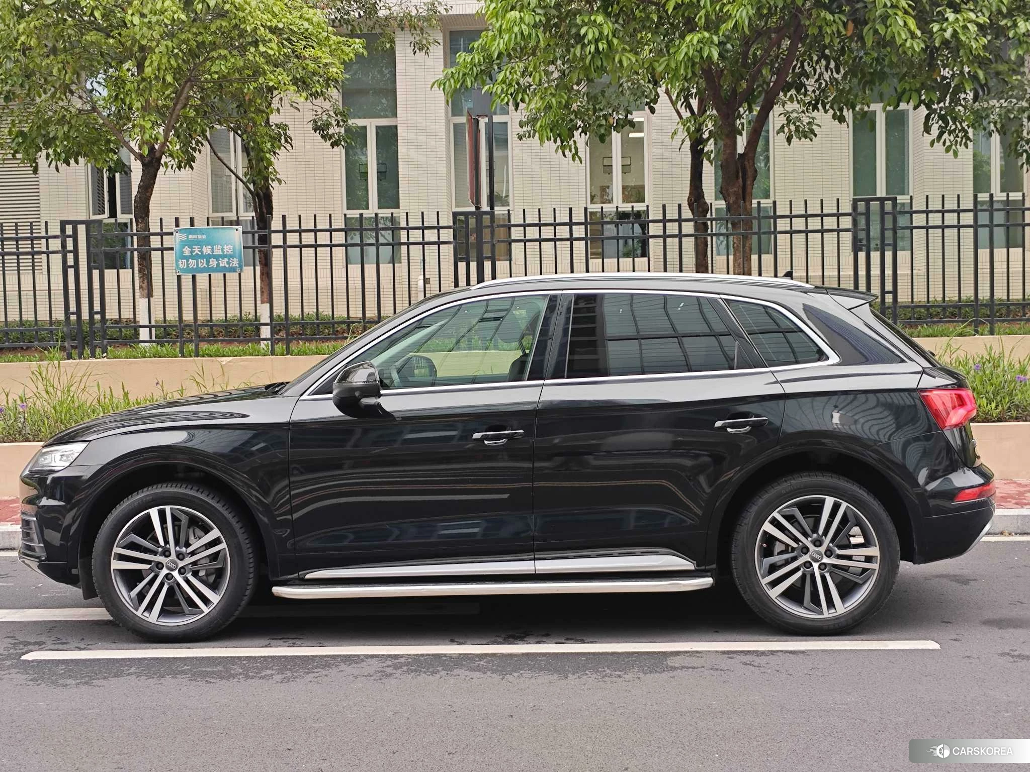 Audi Q5L id 4432197 из Китая 8