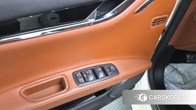 Maserati Quattroporte id 3284873 из Кореи 8