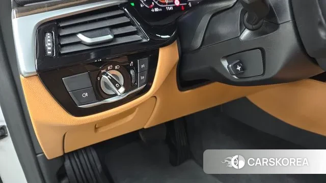 BMW 5 Series (G30) id 2900583 из Кореи 8