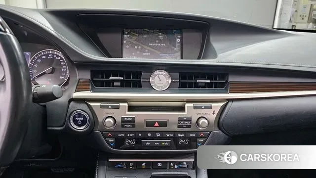 Lexus New ES300h id 3434757 из Кореи 8