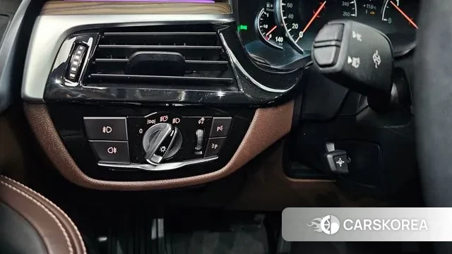 BMW 5 Series (G30) id 3413370 из Кореи 8