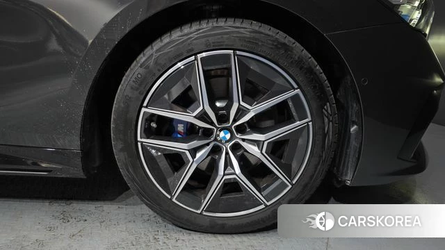BMW 5 Series (G60) id 4565753 из Кореи 8