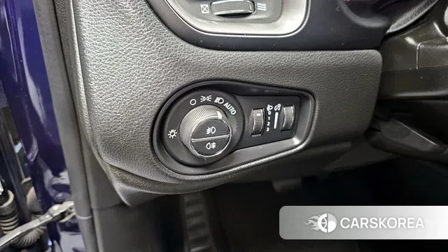 Jeep Renegade id 3319299 из Кореи 8