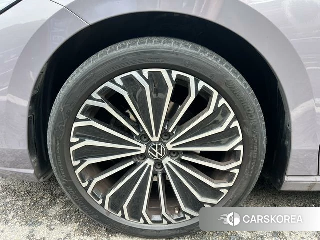 Volkswagen Passat id 4276338 из Китая 8
