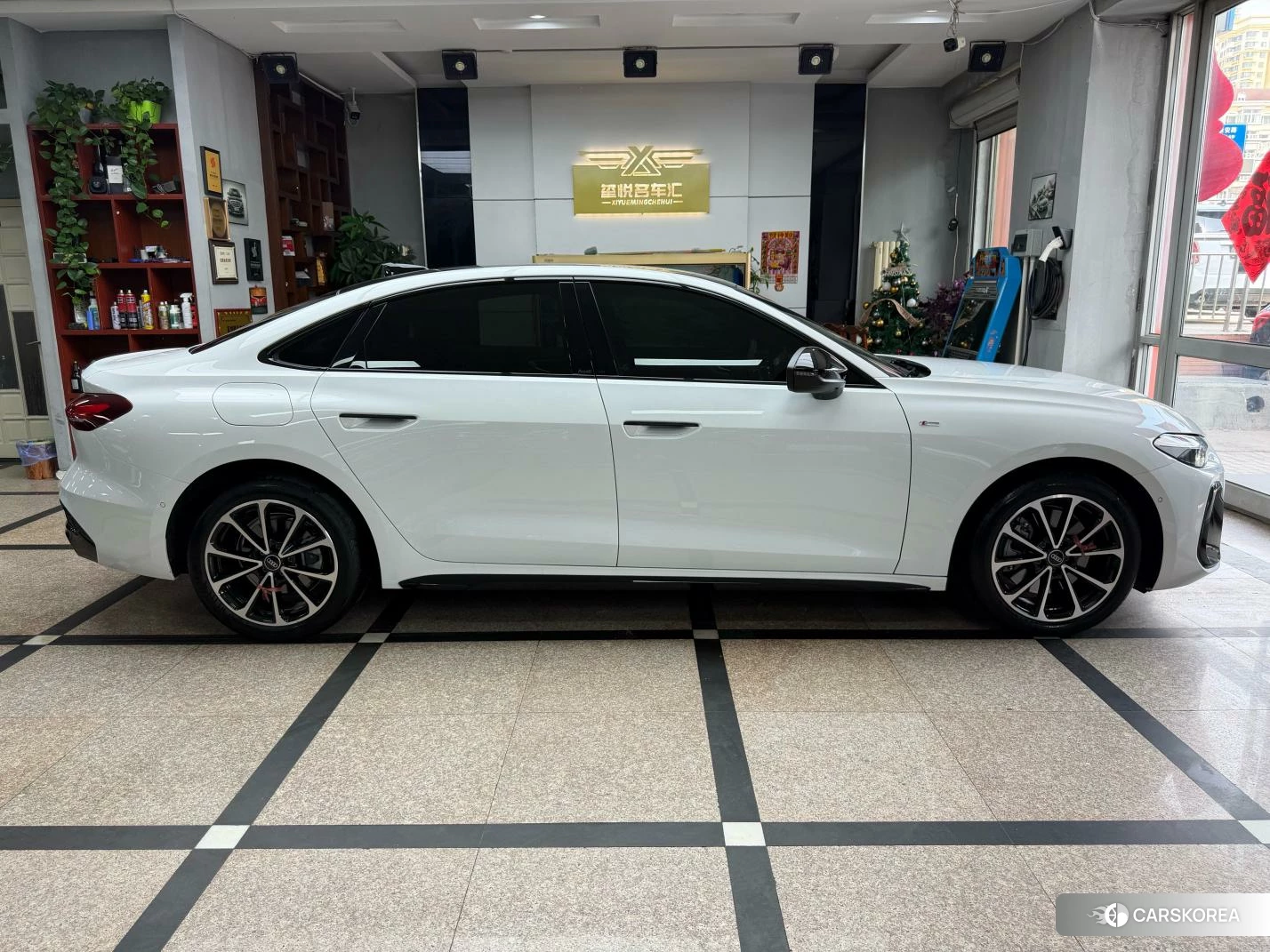 Audi A5L id 4485457 из Китая 8