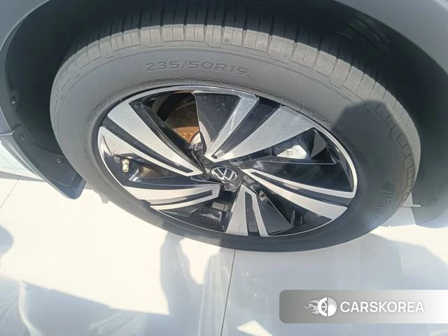 Volkswagen Tiguan L id 4274298 из Китая 8