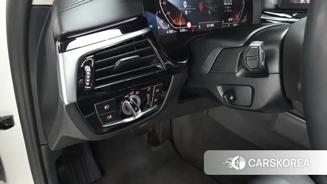 BMW 5 Series (G30) id 3044900 из Кореи 8