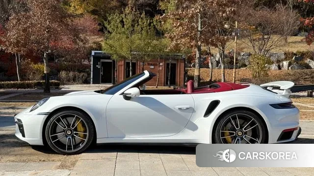 Porsche 911(992) id 3365342 из Кореи 8