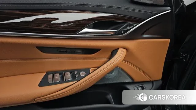 BMW 5 Series (G30) id 3421694 из Кореи 8