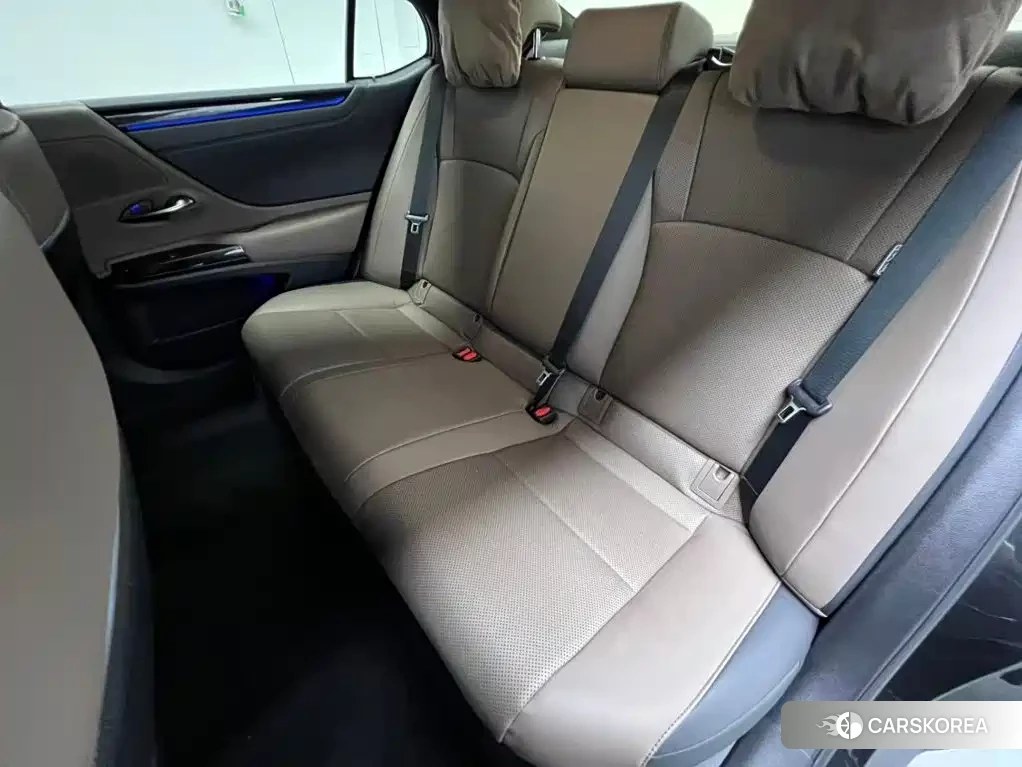 Lexus ES id 4654459 из Китая 8