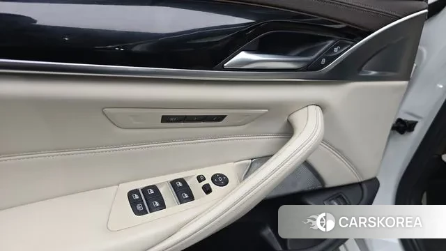 BMW 5 Series (G30) id 3778835 из Кореи 8