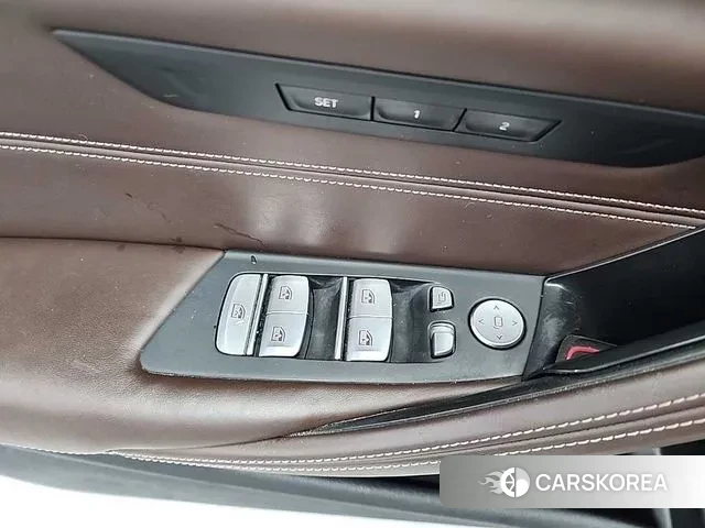 BMW 5 Series (G30) id 3098196 из Кореи 8