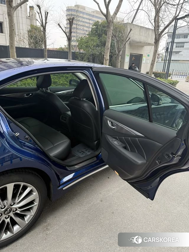 Infiniti Q50L id 4219631 из Китая 8