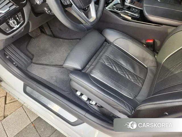 BMW 5 Series (G30) id 3421130 из Кореи 8