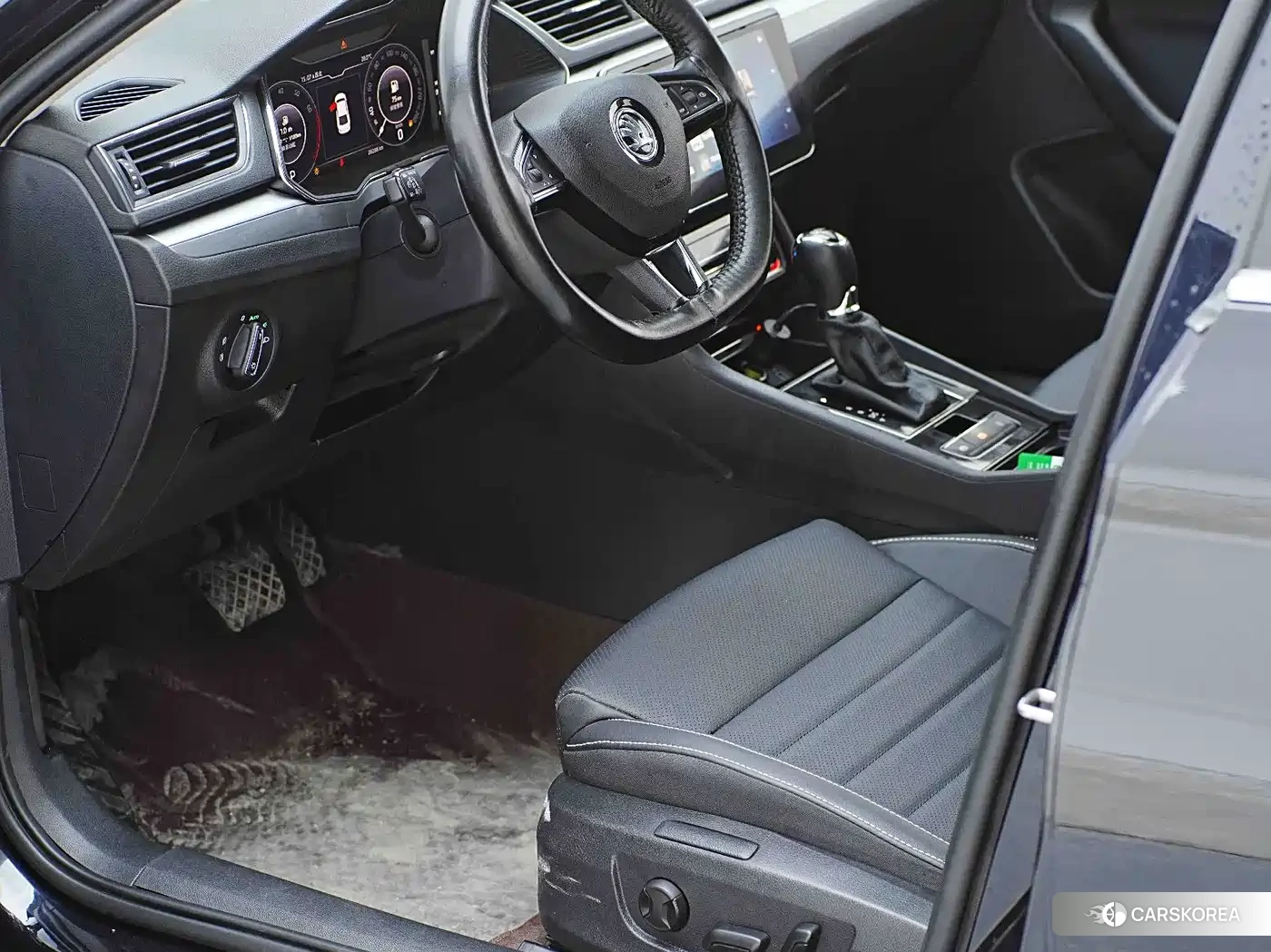 Skoda Superb id 4583717 из Китая 9