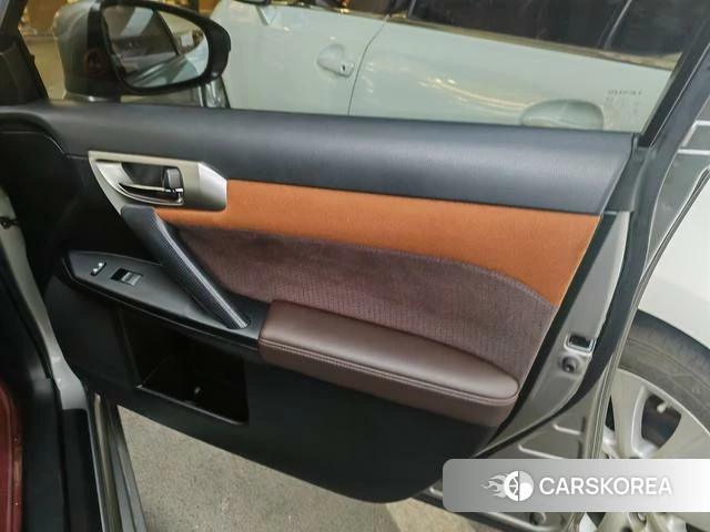 Lexus CT id 4262010 из Китая 8