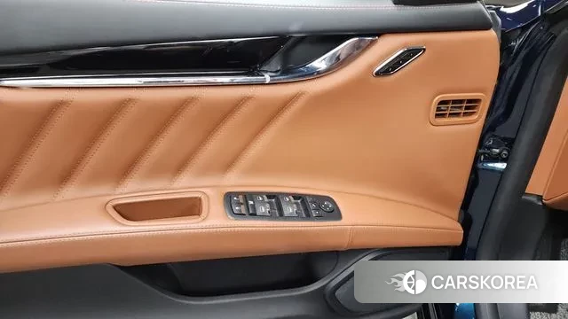 Maserati Quattroporte id 2940559 из Кореи 8