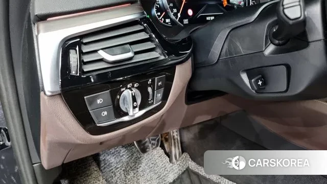 BMW 5 Series (G30) id 3308307 из Кореи 8