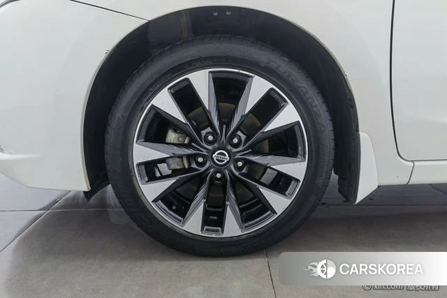 Nissan Bluebird id 4236116 из Китая 8