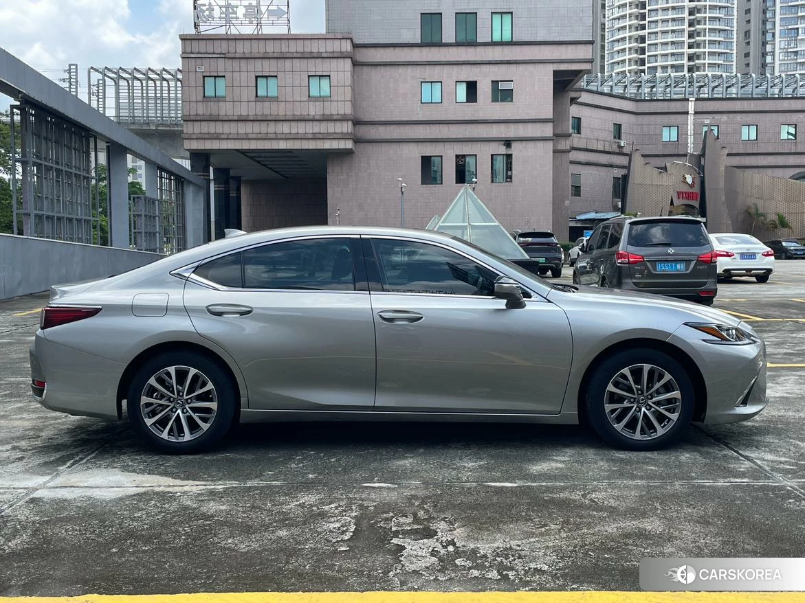 Lexus ES id 4486504 из Китая 8