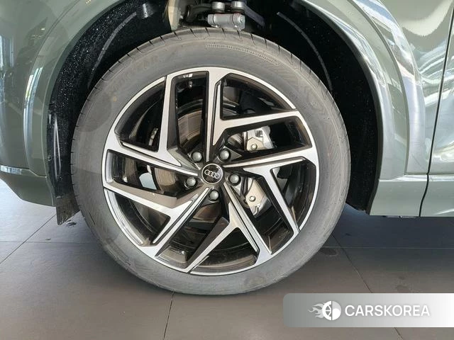 Audi Q6L Sportback e-tron id 4297621 из Китая 8