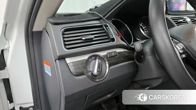 Volkswagen The New Passat id 4345595 из Кореи 8