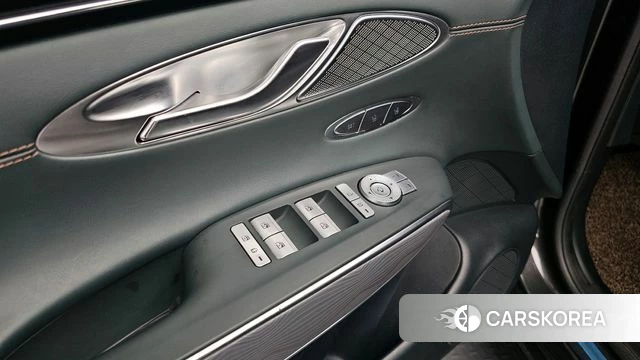 Genesis GV70 id 3838221 из Кореи 8