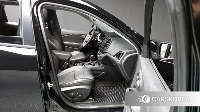 Jeep Cherokee (KL) id 3360373 из Кореи 8