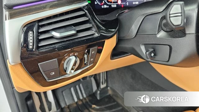 BMW 5 Series (G30) id 4604007 из Кореи 8