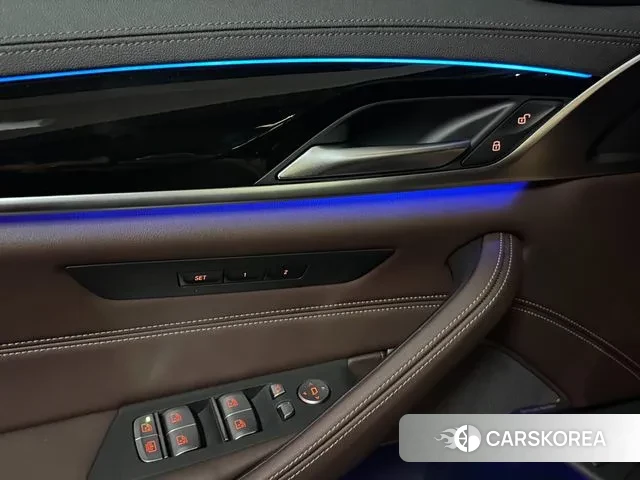 BMW 5 Series (G30) id 3472341 из Кореи 8